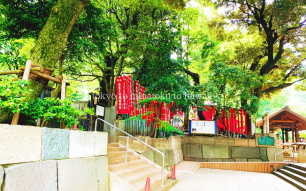 東京都港区赤坂にある乃木神社と乃木公園の入口