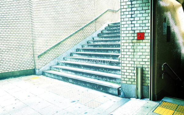 乃木坂駅出口３の階段
